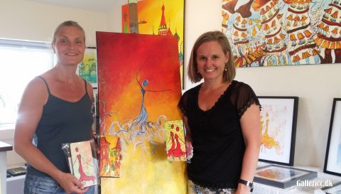 Lisanora og Christina Chistiansen med farverige malerier